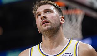 Katastrofalen večer za Lakerse, Dončić že v tretji četrtini na klop, Dallas le našel recept