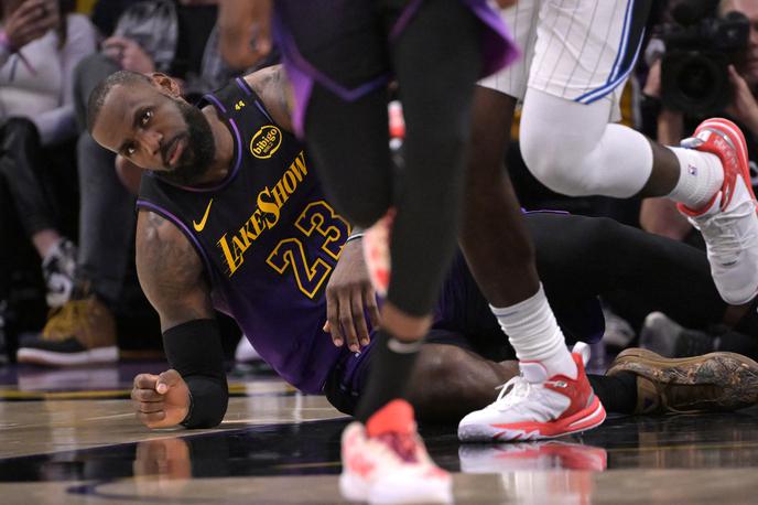 LeBron James Los Angeles Lakers | LeBron James in Jezerniki so klonili prvič po šestih zaporednih zmagah. | Foto Reuters