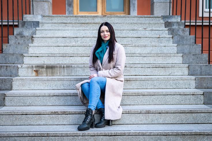 Ob kozmetičnem salonu, kjer izdeluje nohte, je Anastasija delala tudi v hotelu.  | Foto: Gaja Hanuna