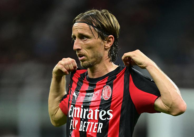 Luka Modrić je novo nogometno poglavje pri Milanu začel z nepričakovanim domačim porazom. | Foto: Reuters