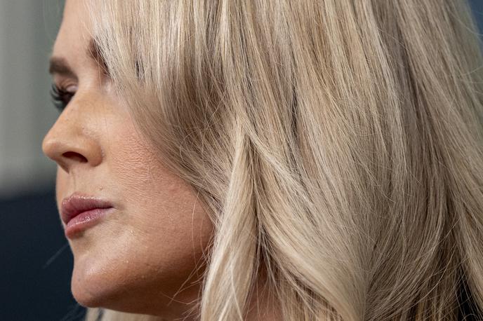 Karoline Leavitt | Je bila Trumpova predstavnica za stike z javnostjo Karoline Leavitt zaradi tega, kar je slišala in videla na srečanju med Donaldom Trumpom in Vladimirjem Putinom, res popolnoma prestrašena? Tako vsaj trdijo nekateri novinarji. | Foto Guliverimage
