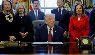 Trump z ukazom znižal standarde porabe avtomobilskega goriva