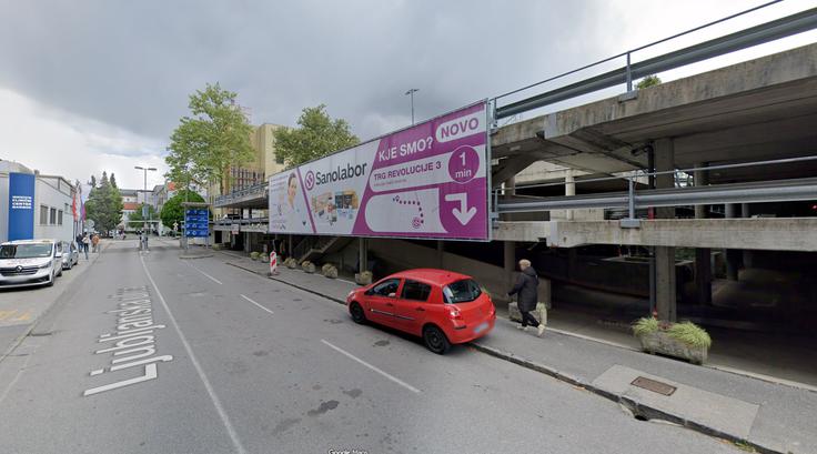 Parkirnih mest v bližini UKC Maribor ni dovolj.  | Foto: Google Maps/posnetek zaslona