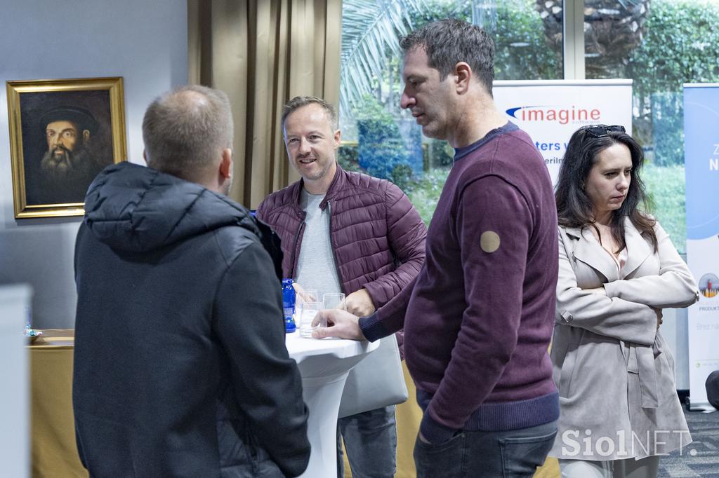 Posvet Poslovanje z nepremičninami