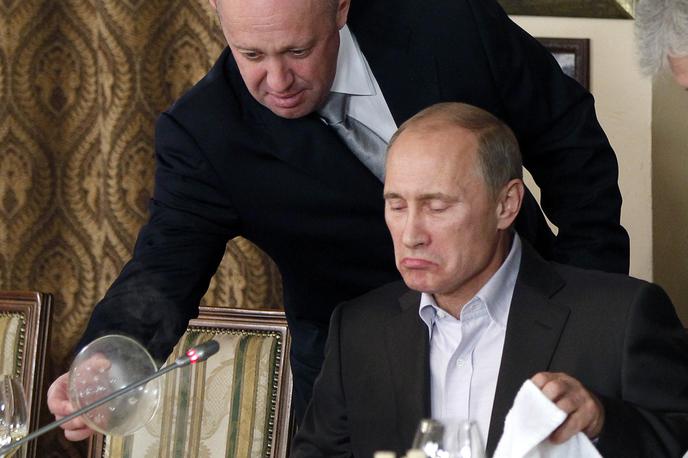 Vladimir Putin in Jevgenij Prigožin | Ameriški analitiki večinoma ocenjujejo, da je bil upor Prigožina (levo), ki se je že zatekel v Belorusijo, uperjen proti vodstvu ruske vojske in obrambnega ministrstva zaradi neuspešne vojne v Ukrajini in ne proti Putinu. | Foto AP / Guliverimage