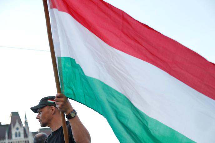 Madžarska zastava | Madžarska je sirskemu beguncu skrajšala zaporno kazen s sedmih na pet let. 