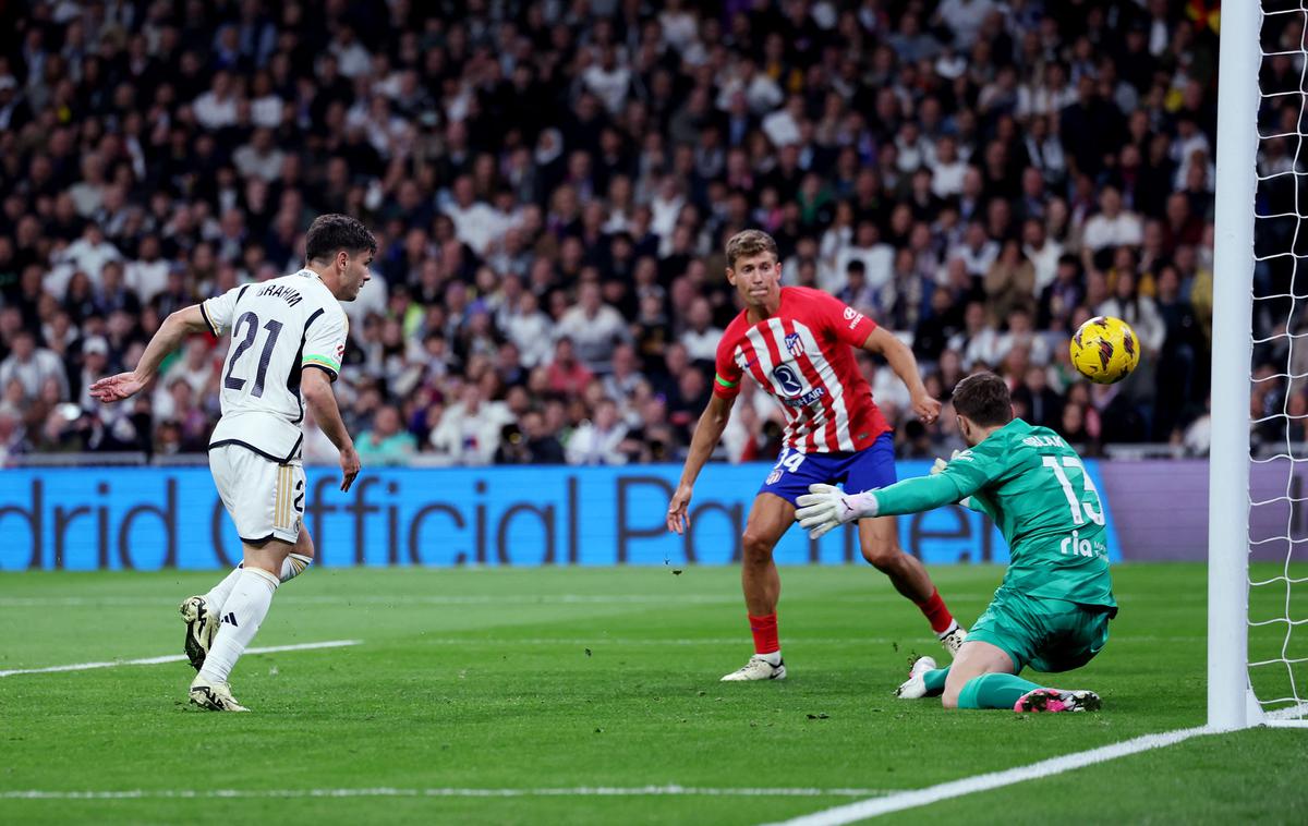 Atletico Madrid Real Madrid Brahim Diaz Jan Oblak | Brahim Diaz je v 20. minuti premagal Jana Oblaka in Real povedel v vodstvo. | Foto Reuters
