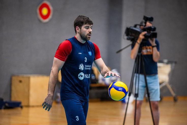 "S tekmama v Srbiji, vsaj rezultatsko (poraz z 1:3, remi 2:2), ne moremo biti zadovoljni, ampak v ospredju ni bil rezultat, delamo namreč na stvareh, ki jih moramo še izboljšati, predvsem na servisu, saj želimo biti bolj nevarni." | Foto: Siniša Kanižaj/STA