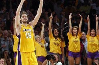 Los Angeles izločil aktualne prvake in se uvrstili v finale