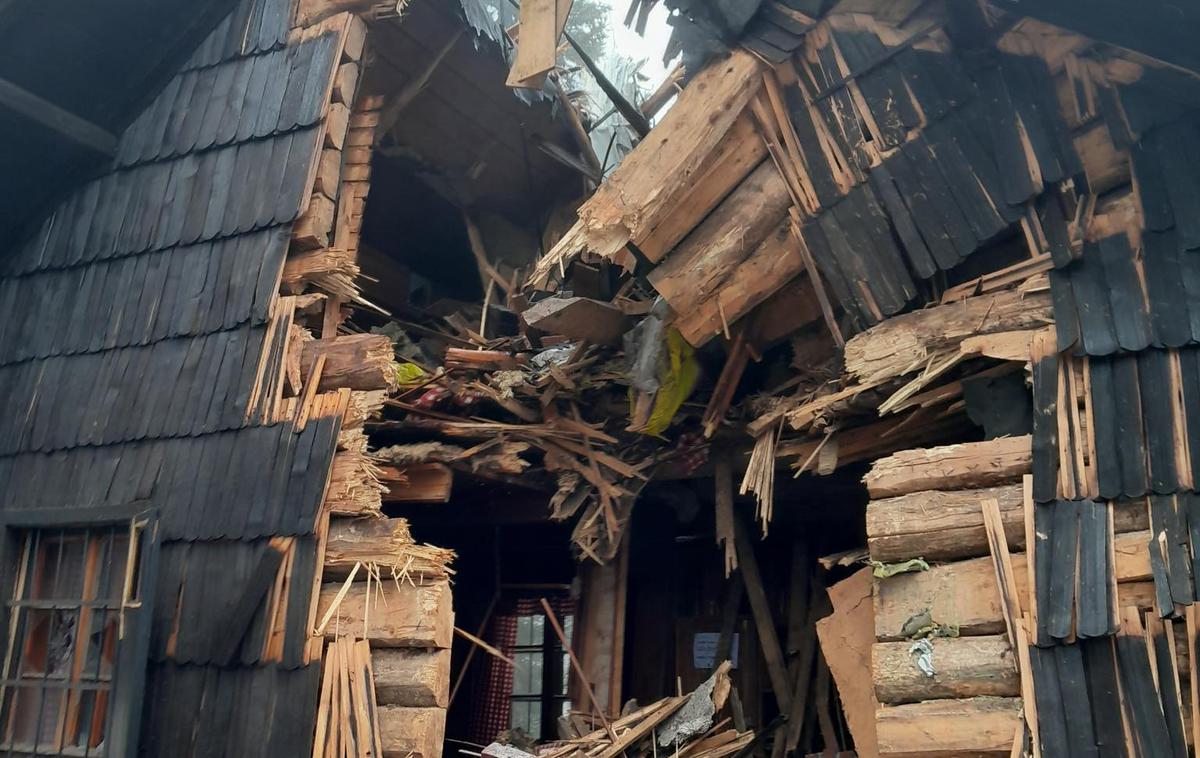 poškodovana koča, strmoglavljeno letalo | Foto PGD Kamniška Bistrica