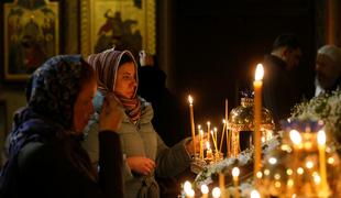Pravoslavni božič: patriarh pozval k prenehanju pobijanja otrok