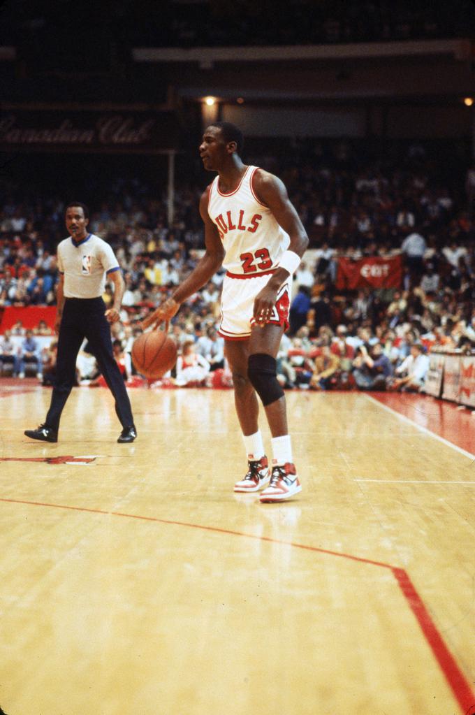 Michael Jordan je v novodobni košarki najbolj blestel v krstni sezoni. Tako kot Luka Dončić pa je bil izbran kot tretji na naboru. | Foto: Getty Images
