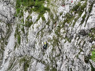 Na pobočju Vršičev umrl alpinist