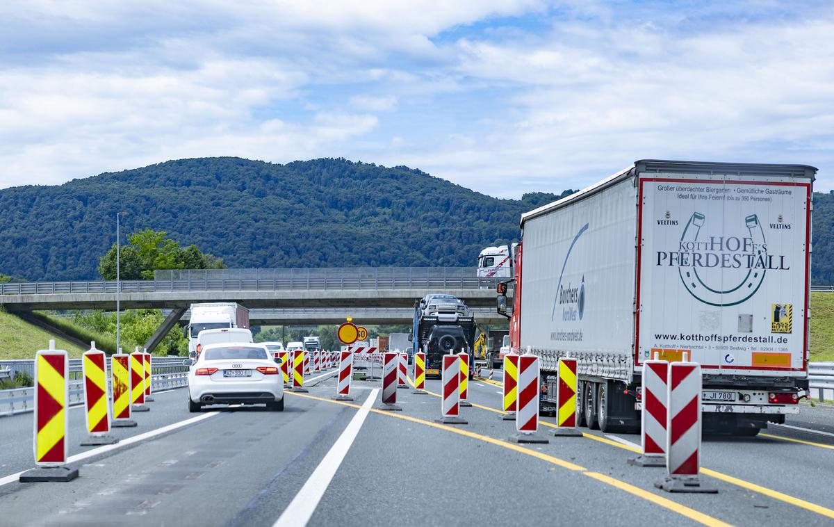 Štajerska avtocesta | Obsežna obnovitvena dela sicer potekaj na več odsekih štajerske avtoceste, zato voznikom svetujejo, naj spremljajo prometne informacije.  | Foto Ana Kovač