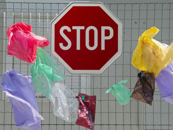 Leta 2019 bo uporaba plastičnih vrečk v trgovinah prepovedana. | Foto: 