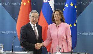 Kitajski zunanji minister na obisku v Sloveniji, srečal se je s Tanjo Fajon