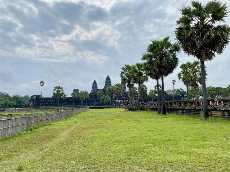 Simbol Kambodže je Angkor Wat, največji verski spomenik na svetu.  | Foto: Maja Nagelj