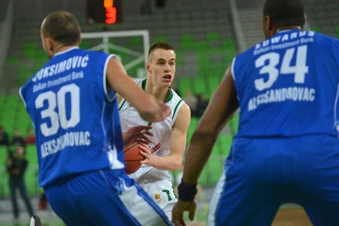 Ćapin junak derbija, Olimpija premagala vodilne