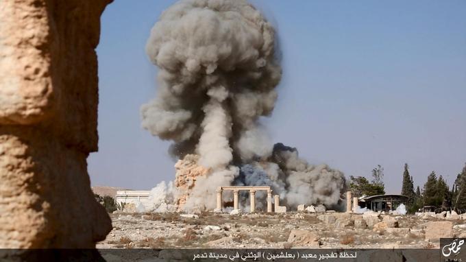 V Palmiri, ki ji pravijo puščavski biser, so džihadisti povzročili ogromno škodo, saj so razstrelili vrsto starodavnih zgradb in na črnem trgu prodali številne več tisoč let stare dragocenosti.  | Foto: Reuters