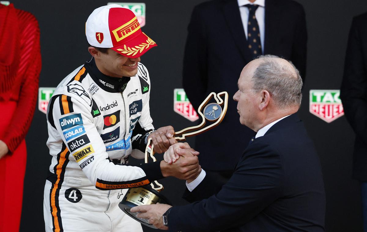 Monako Lando Norris | Ni večjega ponosa, kot ko dobiš pokal iz rok monaškega princa Alberta II. | Foto Reuters
