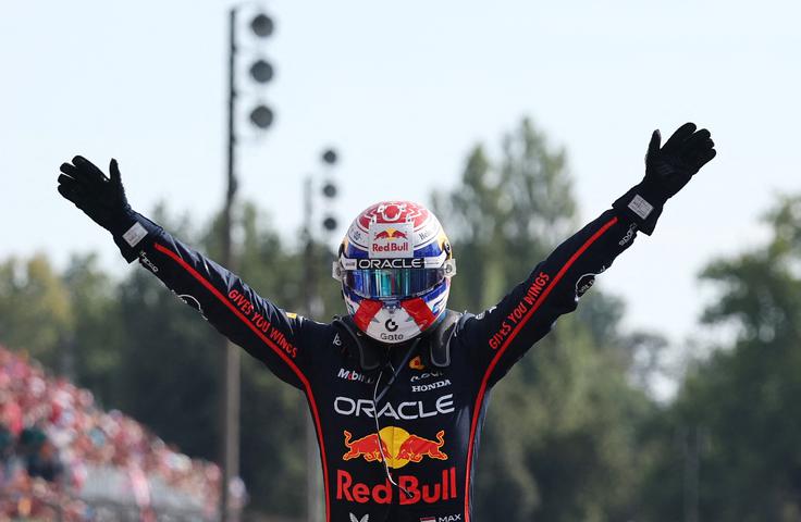 Max Verstappen je tretjič zmagal v Monzi. | Foto: Reuters