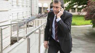 Racman: Ne izmikam se postopkom, bivam v tujini