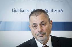 Jambrek zanika, da bi pisal ustavno obtožbo proti predsednici