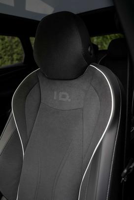 DB2024AU01489_large_1200
