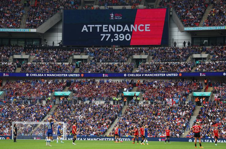 Poln Wembley za žensko tekmo. | Foto: Reuters