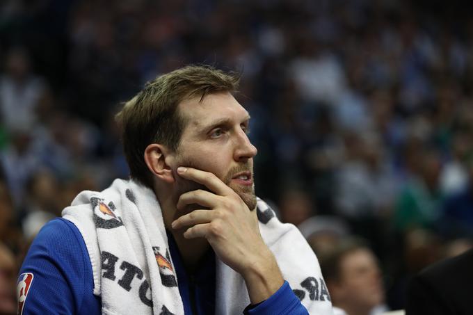 Dirk Nowitzki je v dresu Dallasa prebil kar 21 zaporednih let. | Foto: Getty Images