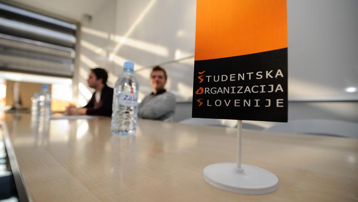 "To, da sistem mlade nekako potiska na rob zakonitega, kaže, da je v naši družbi nekaj močno narobe," pravijo v Študentski organizaciji Slovenije.  | Foto: STA ,