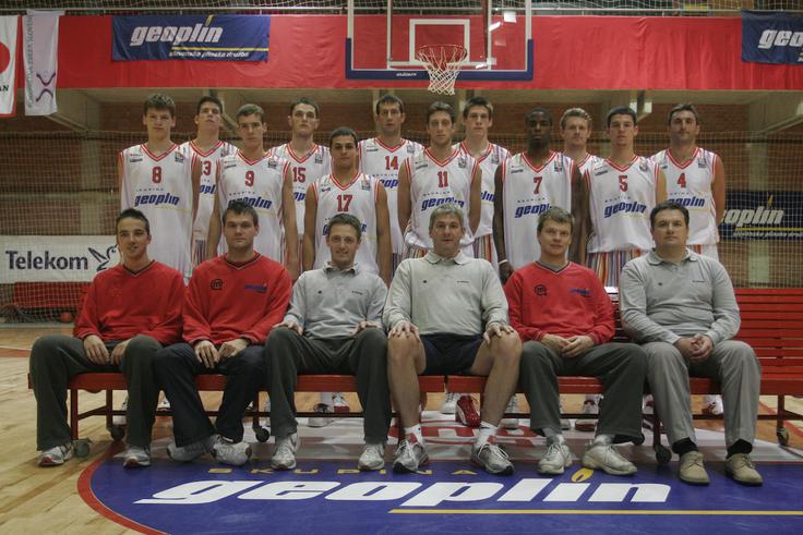 Goran Dragić (tretji z leve): Na začetku kariere je bil njegov soigralec Saša Dončić (prvi z desne), na EP 2017 pa njegov sin Luka. | Foto: Sportida