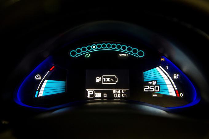 Nissan se je električnih pogonskih sistemov lotil po sistemu izpolnjevanja najrazličnejših zahtev svetovnih trgov, ki uporabljajo različna goriva. e-POWER je en primer tovrstnih rešitev, s katerimi namerava družba okrepiti svojo ponudbo električnih pogonskih sistemov. Nissan izvaja tudi raziskave in razvoj na področju vozil na gorivne celice SOFC (Solid Oxide Fuel Cell). Obljublja, da bo še naprej predstavljal nove rešitve na različnih področjih in promoviral uporabo električnih vozil po vsem svetu. | Foto: Nissan