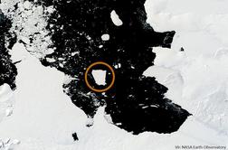Ledena gora, velika kot mesto, zapustila zaliv in pluje proti oceanu (video)