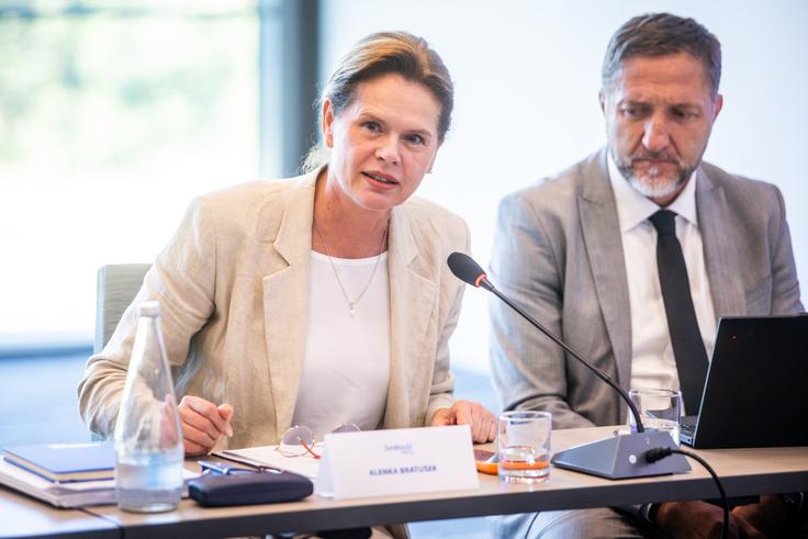 Alenka Bratušek bo prevzela področje starejših in socialne varnosti, Klemen Boštjančič pa področje gospodarstva in javnih financ. | Foto: STA