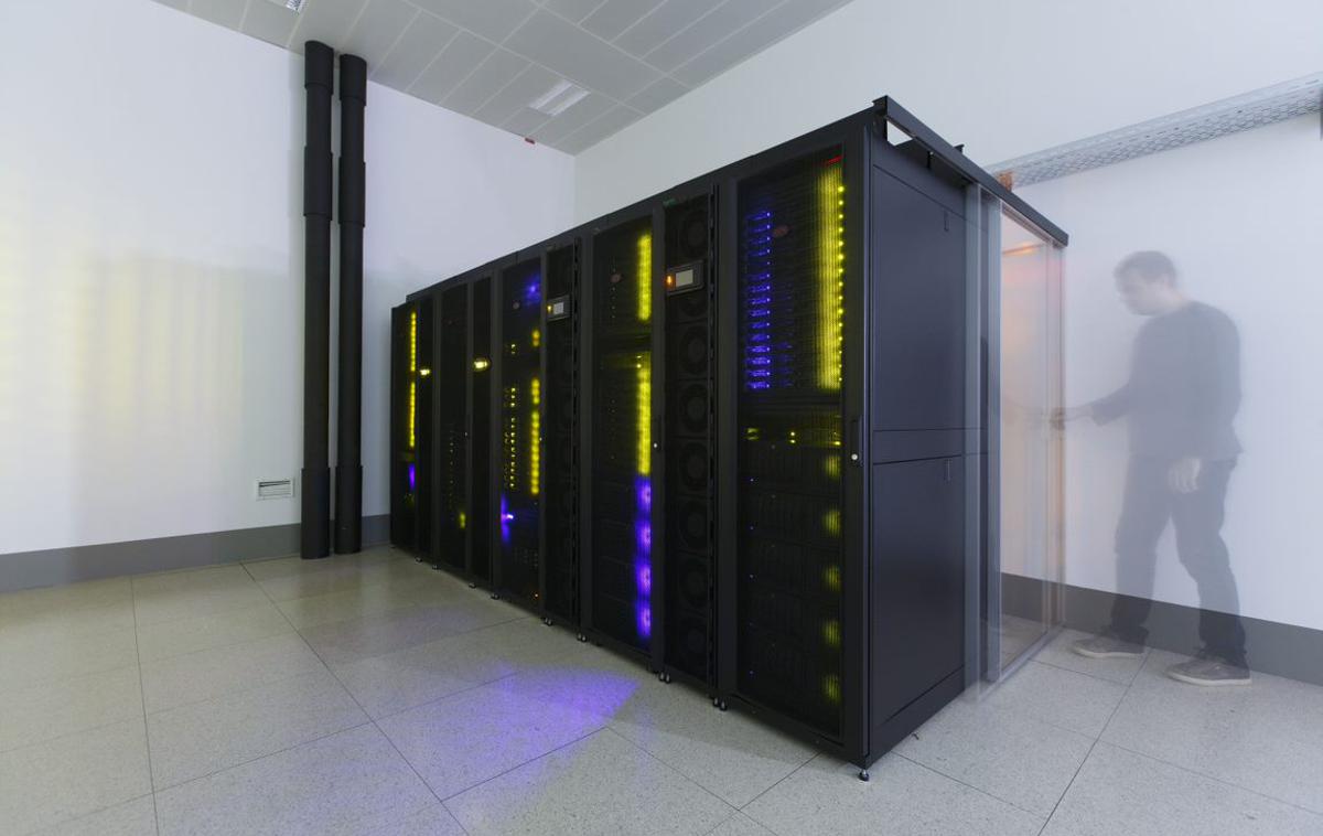 superračunalnik | Iskanje rešitev za številne globalne društvene izzive vedno bolj narekuje smotrno in optimalno uporabo superračunalnikov. | Foto Kemijski inštitut
