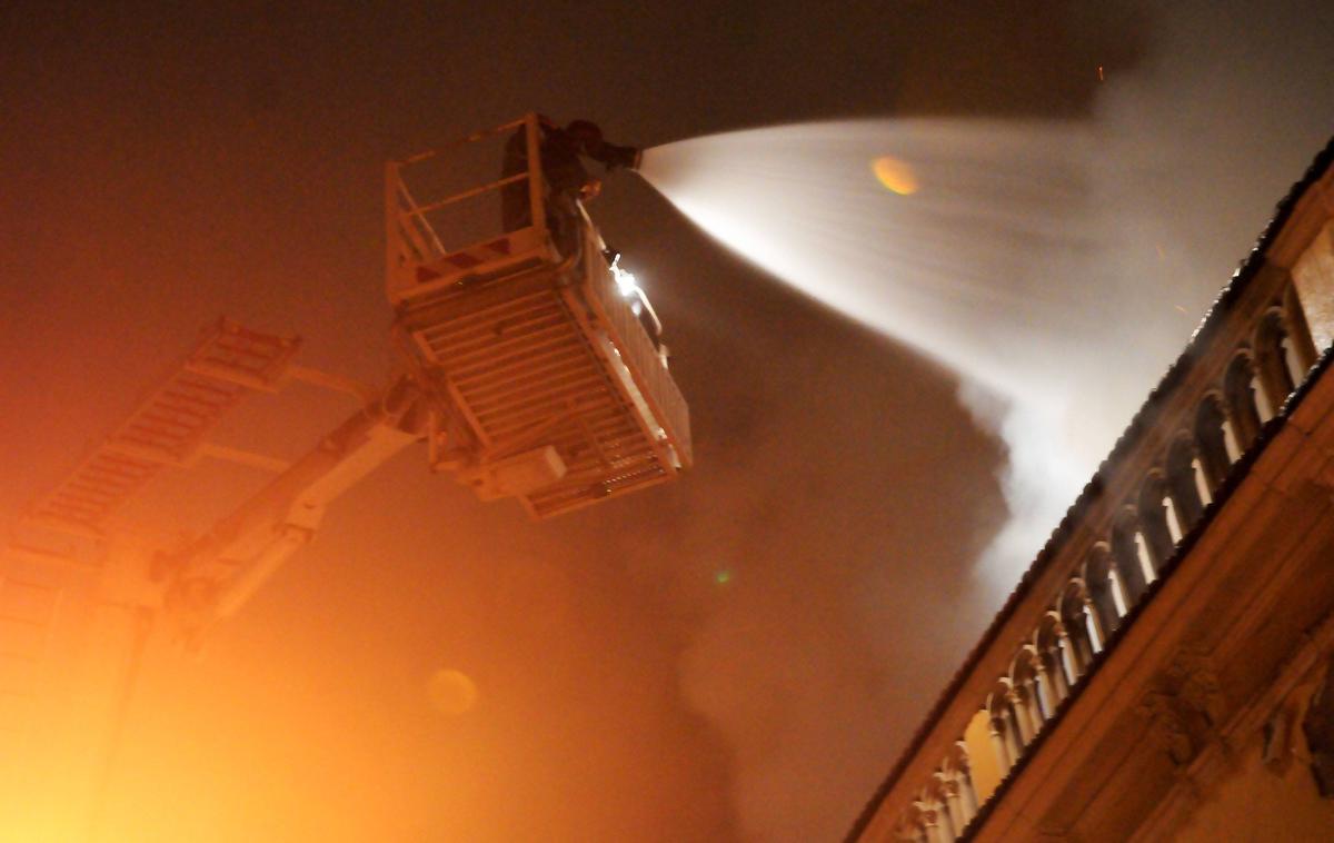 Požar | V boju proti ognjenim zubljem je sodelovalo 25 gasilskih tovornjakov in 72 gasilcev. | Foto Guliverimage