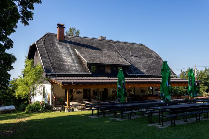 pohod na Šmohor | Planinski dom na Šmohorju je na nadmorski višini 784 metrov. | Foto Matej Podgoršek