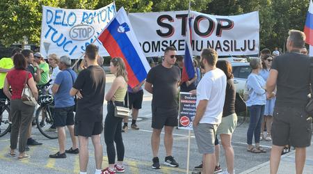 Množica na shodu v Šentjerneju zahtevala ukrepe za reševanje romskih vprašanj