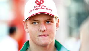 Mlajši Schumacher ob očetovi obletnici pripravlja presenečenje za navijače