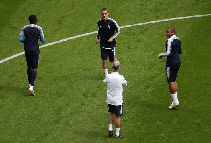 Zvezdniki Francije na zadnjem treningu v Kazanu pred srečanjem z Avstralijo. | Foto: Reuters
