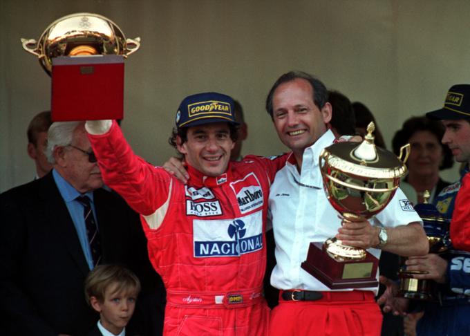 Ron Dennis in Ayrton Senna po zmagi na Veliki nagradi Monaka leta 1993. | Foto: Reuters