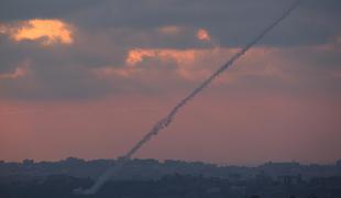 Rakete na Izrael zdaj letijo tudi iz Libanona in Sirije