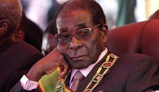 Mugabejeva stranka naj bi dobila dvotretjinsko večino