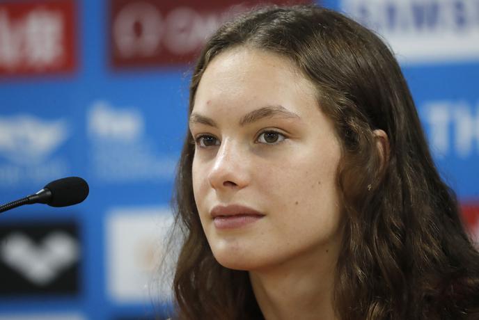 Kanadska plavalka Penny Oleksiak dve leti na suhem