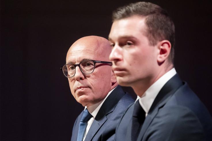 Pred predčasnimi volitvami se je dobesedno razklala desnosredinska neogolistična stranka Republikanci. Predsednik stranke Eric Ciotti (desno) je pred volitvami združil moči z Nacionalnim zborom, večina v stranki pa je proti tej odločitvi. Politični odbor stranke je nato razrešil Ciottija, ki pa trdi, da je še vedno predsednik Republikancev.  | Foto: Guliverimage