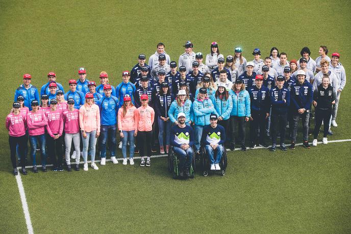 Zimski športniki in športnice v nizkem startu #foto