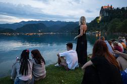 Kam za vikend: Blejsko jezero bo zasijalo z deset tisoč lučkami, prihaja tudi Joss Stone