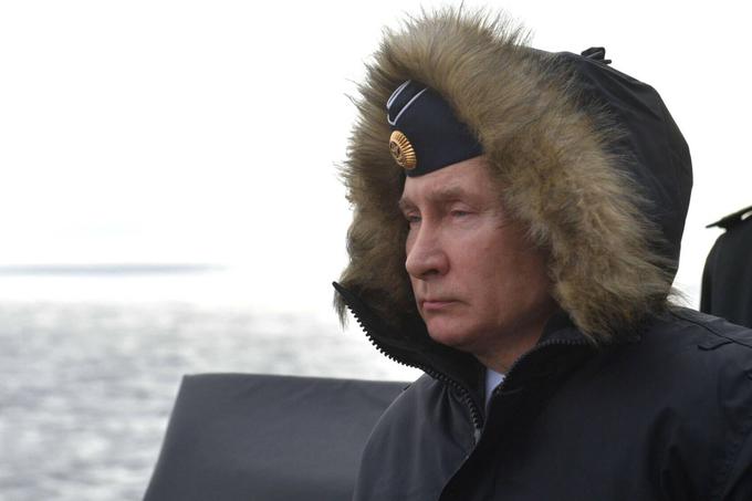 Putin je v pogovoru, ki ga povzemajo tuje tiskovne agencije, zagovarjal svojo odločitev o napadu na Ukrajino februarja 2022 in sporočil Zahodu, naj se zaveda, da Rusije tam ni mogoče premagati. | Foto: AP / Guliverimage