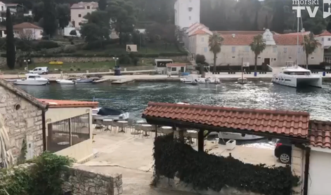 Začudenje na Šolti: "Morje se je umaknilo, čolni so obležali v zalivu" #video